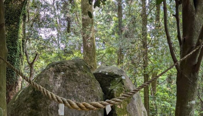 金峯神社 <br>~大きな岩はなぜ割れた?~アーチ橋前編